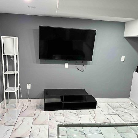 Lovely Basement 1-Bedroom With Free Parking Вашингтон Екстериор снимка