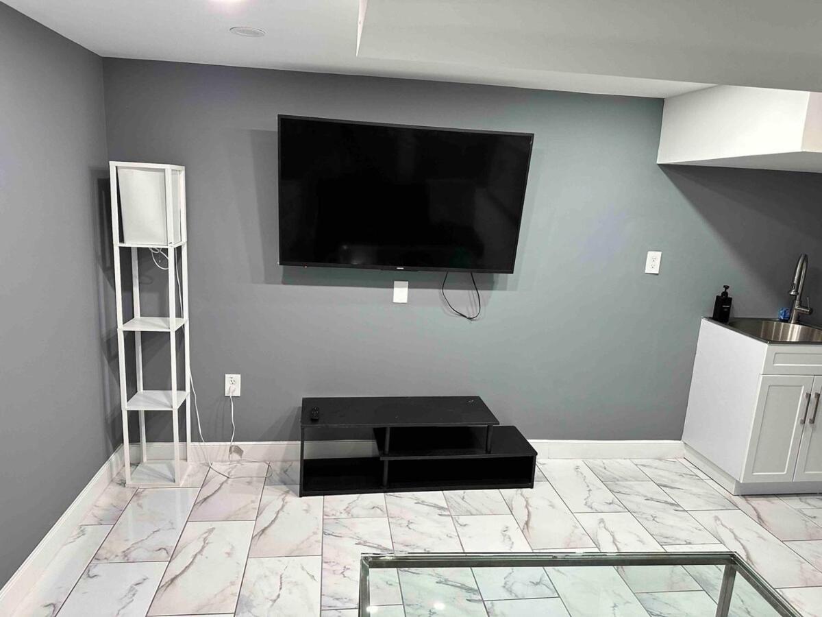 Lovely Basement 1-Bedroom With Free Parking Вашингтон Екстериор снимка