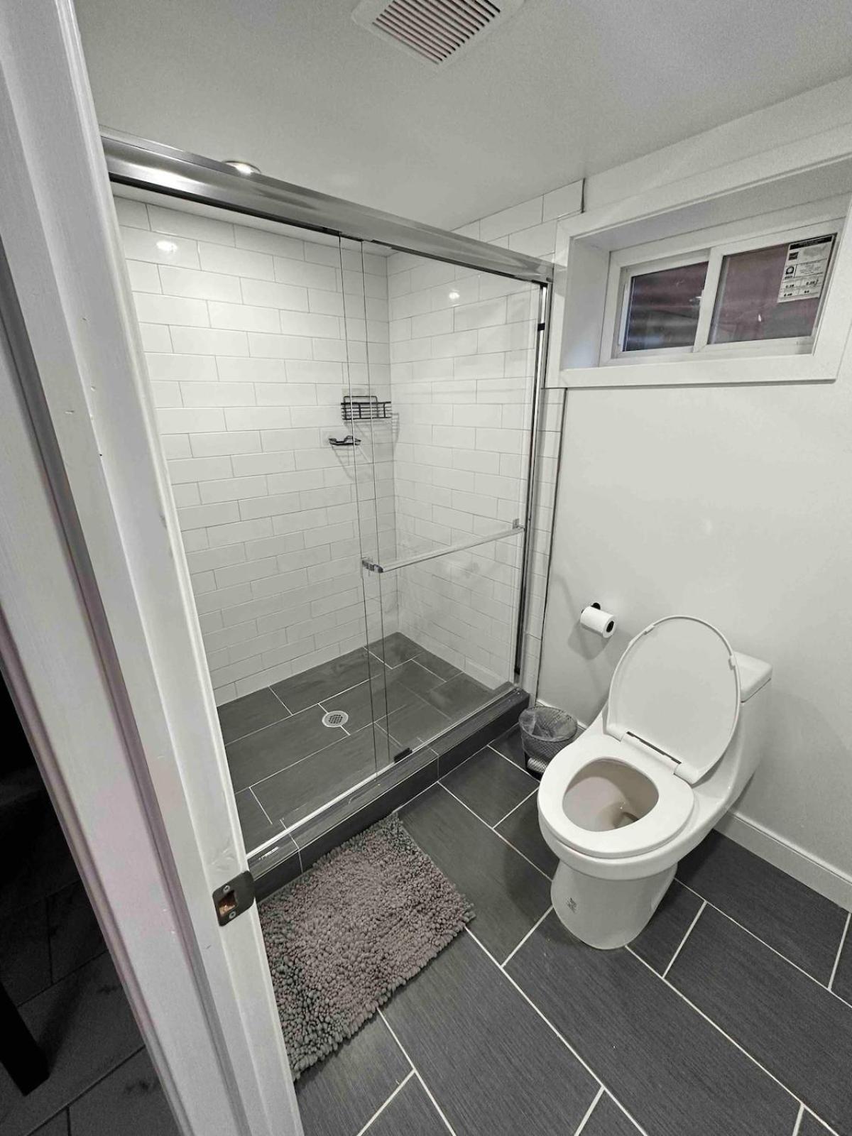 Lovely Basement 1-Bedroom With Free Parking Вашингтон Екстериор снимка